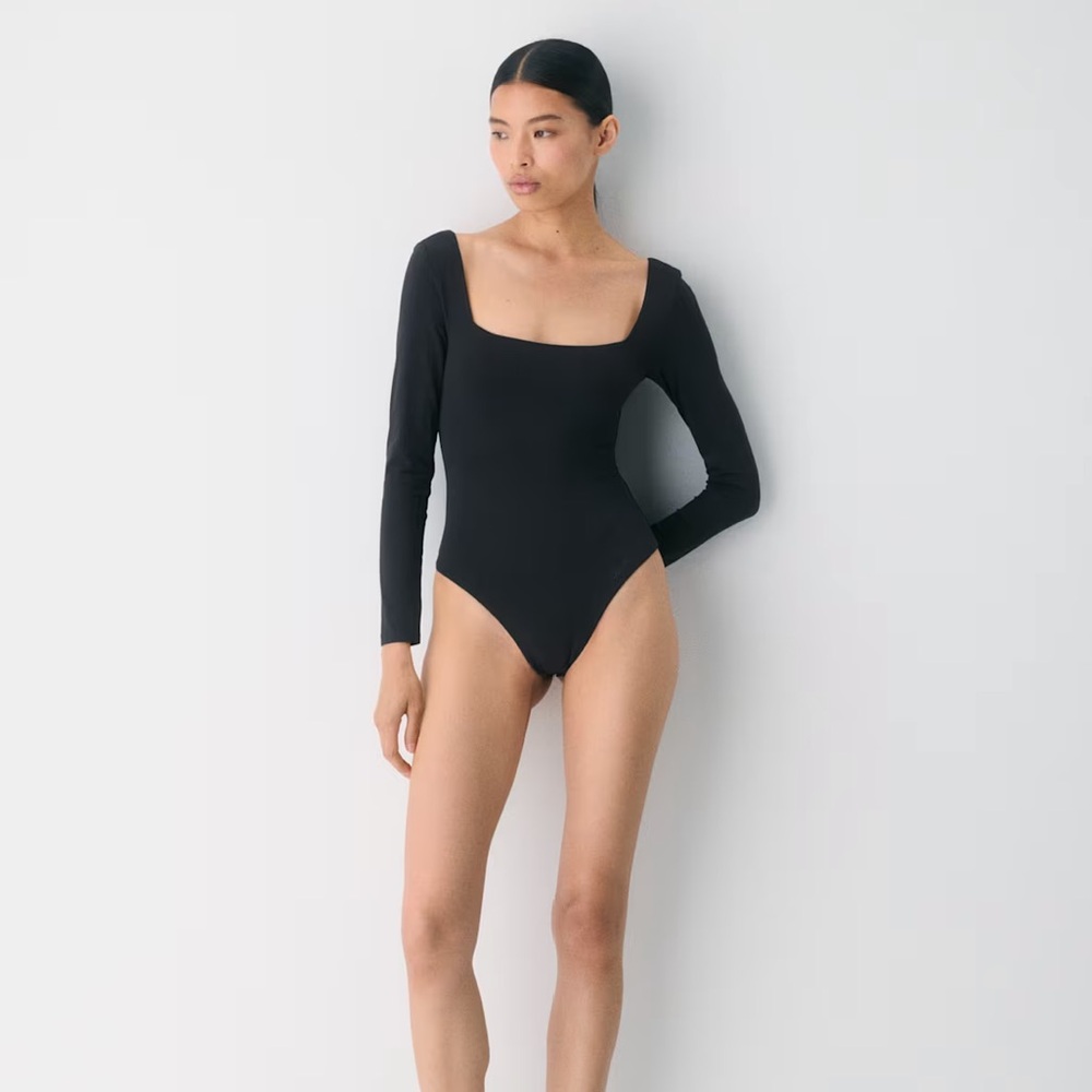 Aritzia Original Contour Headway Squareneck Bodysuit